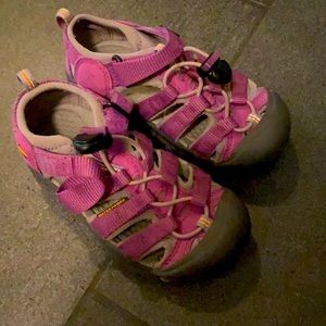 Girls keen shoes